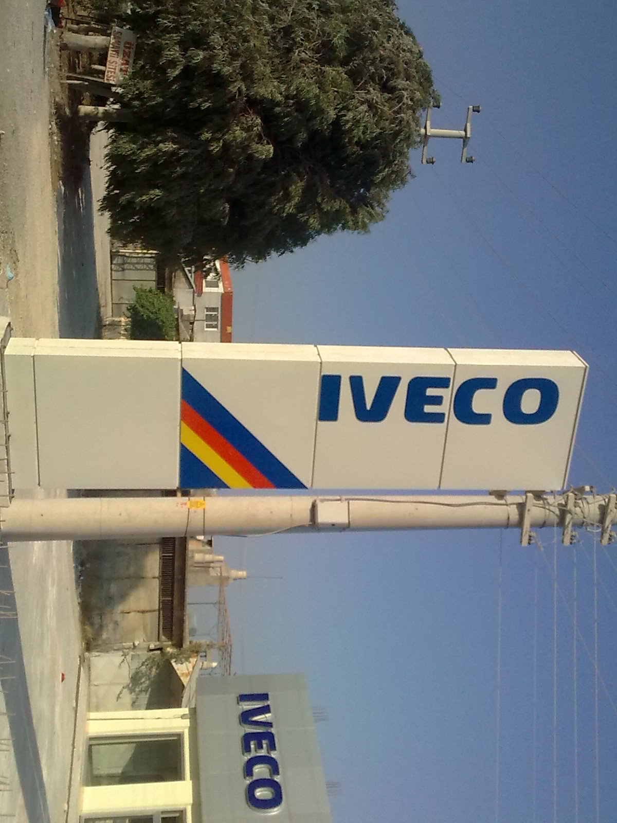 Iveco dikey totem tabela